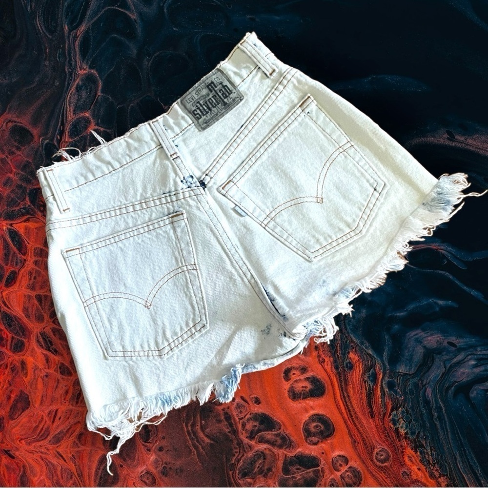 Levi’s Vintage Silvertab 630 Raw Hem Acid White Wash Jean Shorts Size 9/10 - Picture 4 of 16